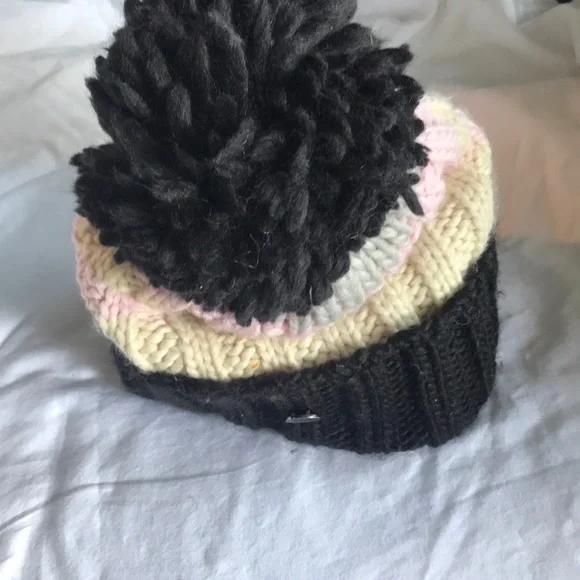 Tells toque - Picture 3 of 3